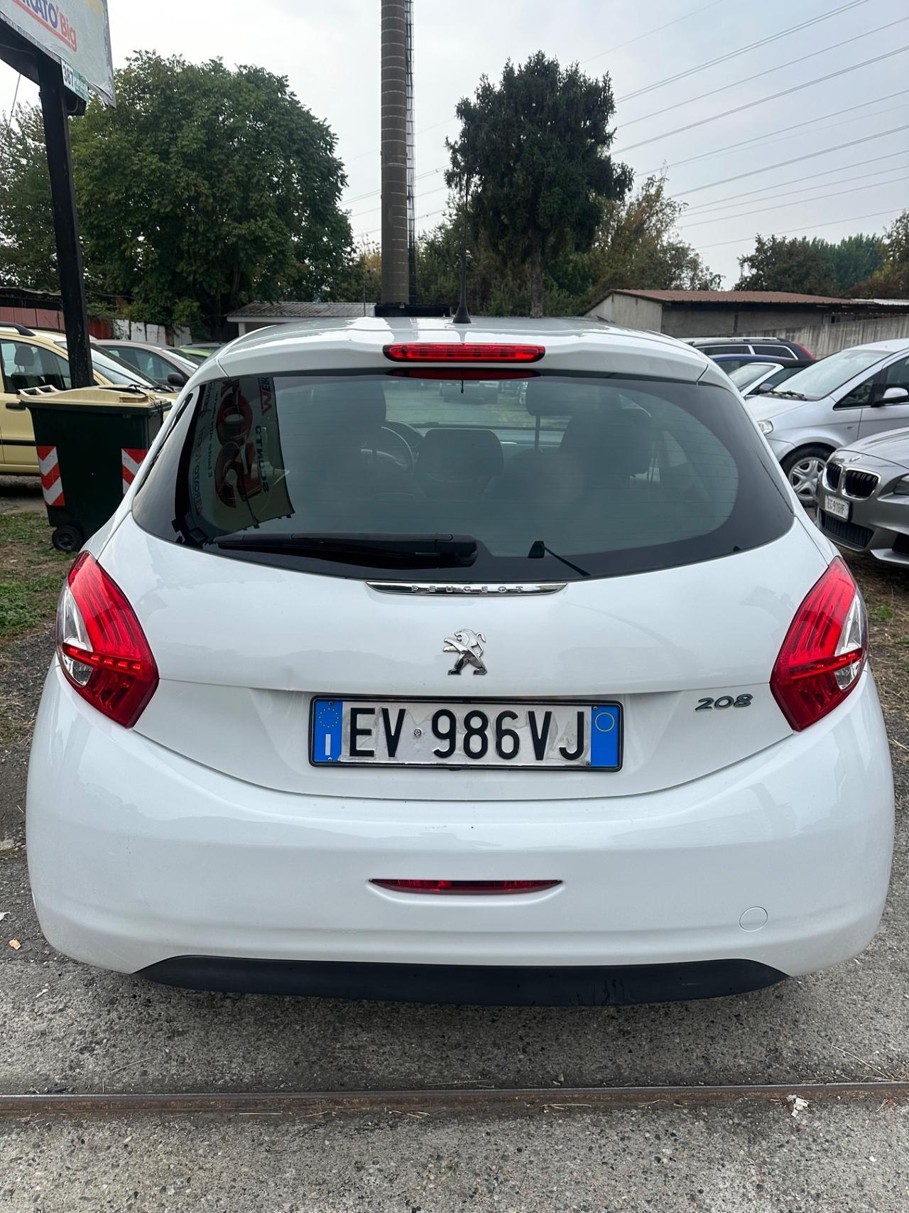 Peugeot 208 benzina