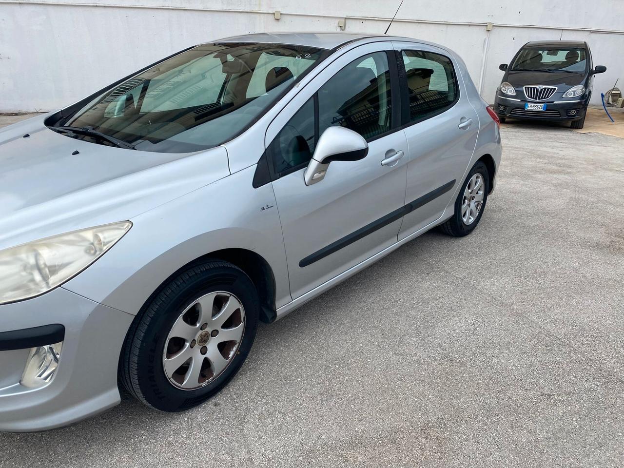 Peugeot 308 1.4cc benzina(PRIVATO)-2008
