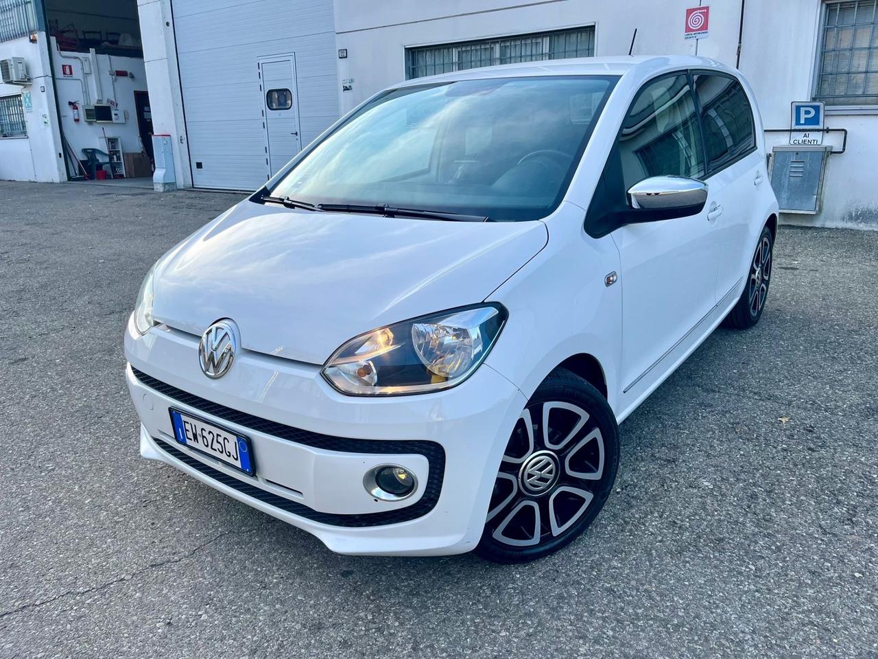 VW Up 1.0benz 2014 144.000km perfetta per neopatentati