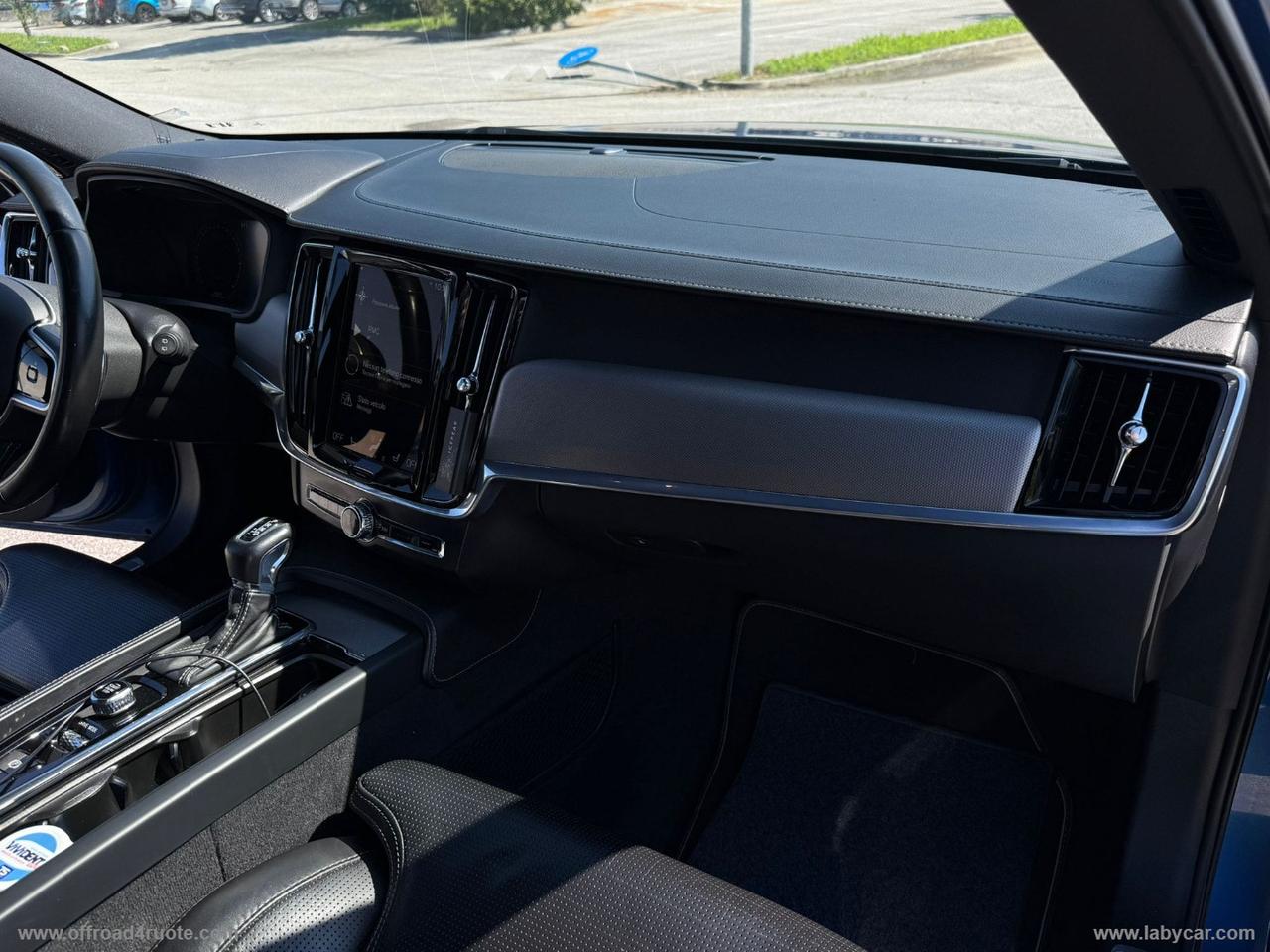 VOLVO D5 AWD Geartronic R-design