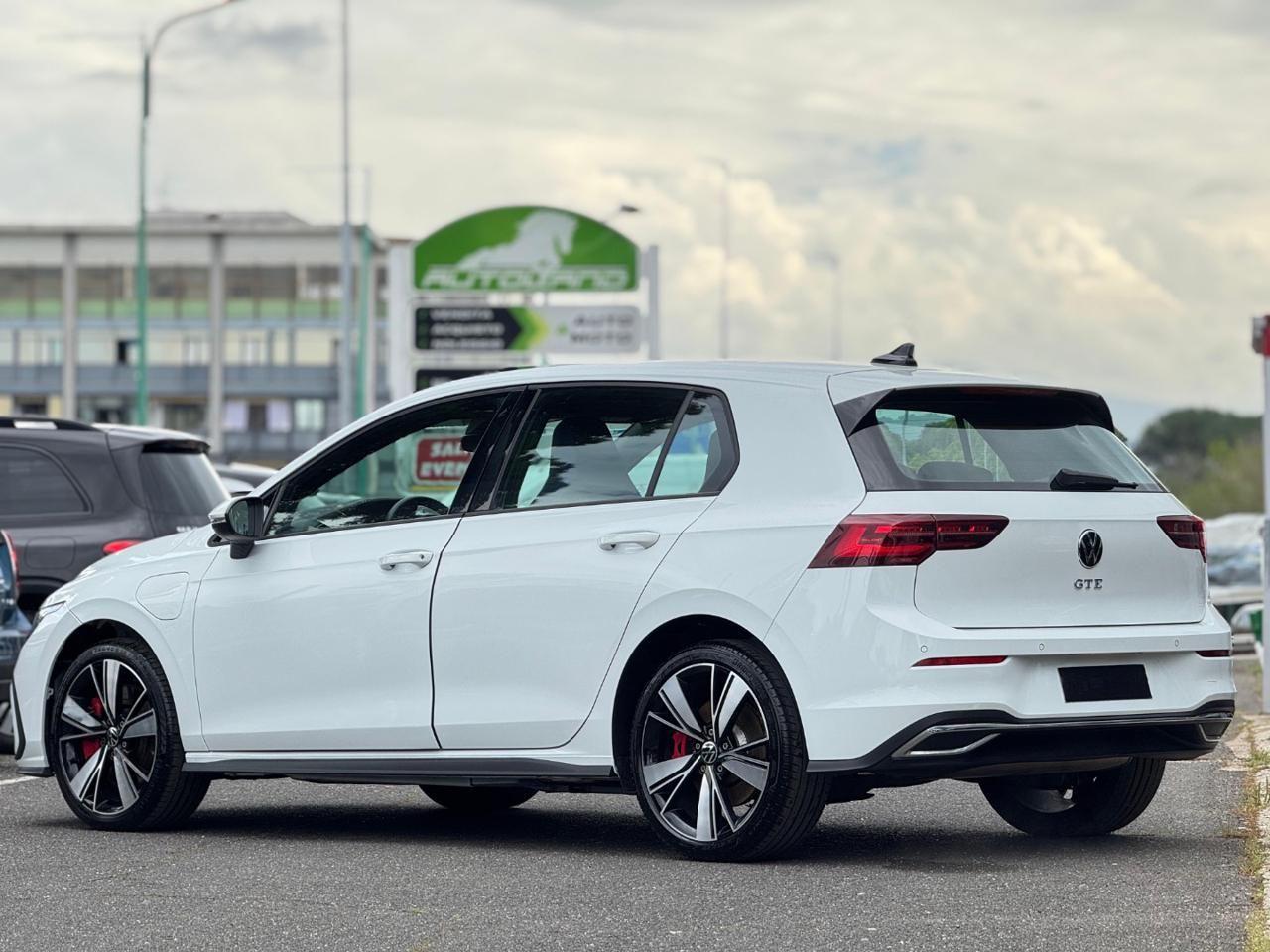 VOLKSWAGEN Golf GTE 245cv Finanziabile