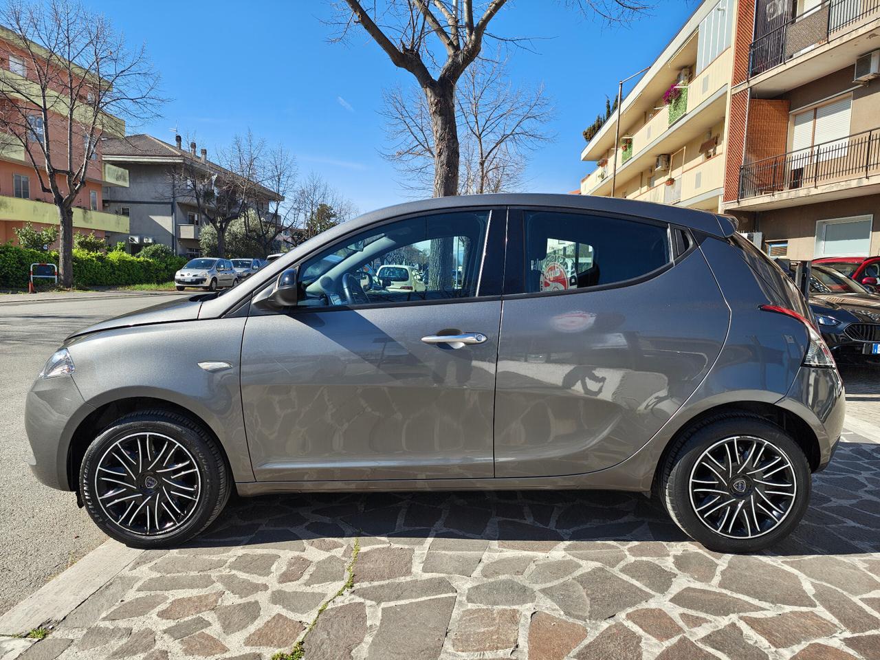 Lancia Ypsilon 1.0 FireFly 5 porte S&S Hybrid Gold Plus