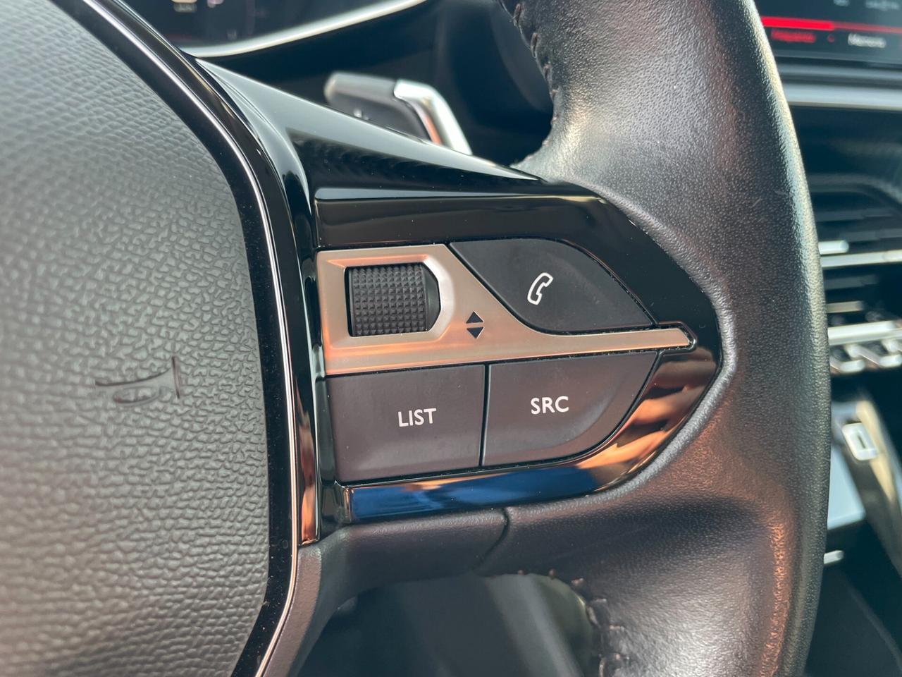 Peugeot 2008 BlueHDi 130 AUTOMATICA/Virtual Cockpit-Allure