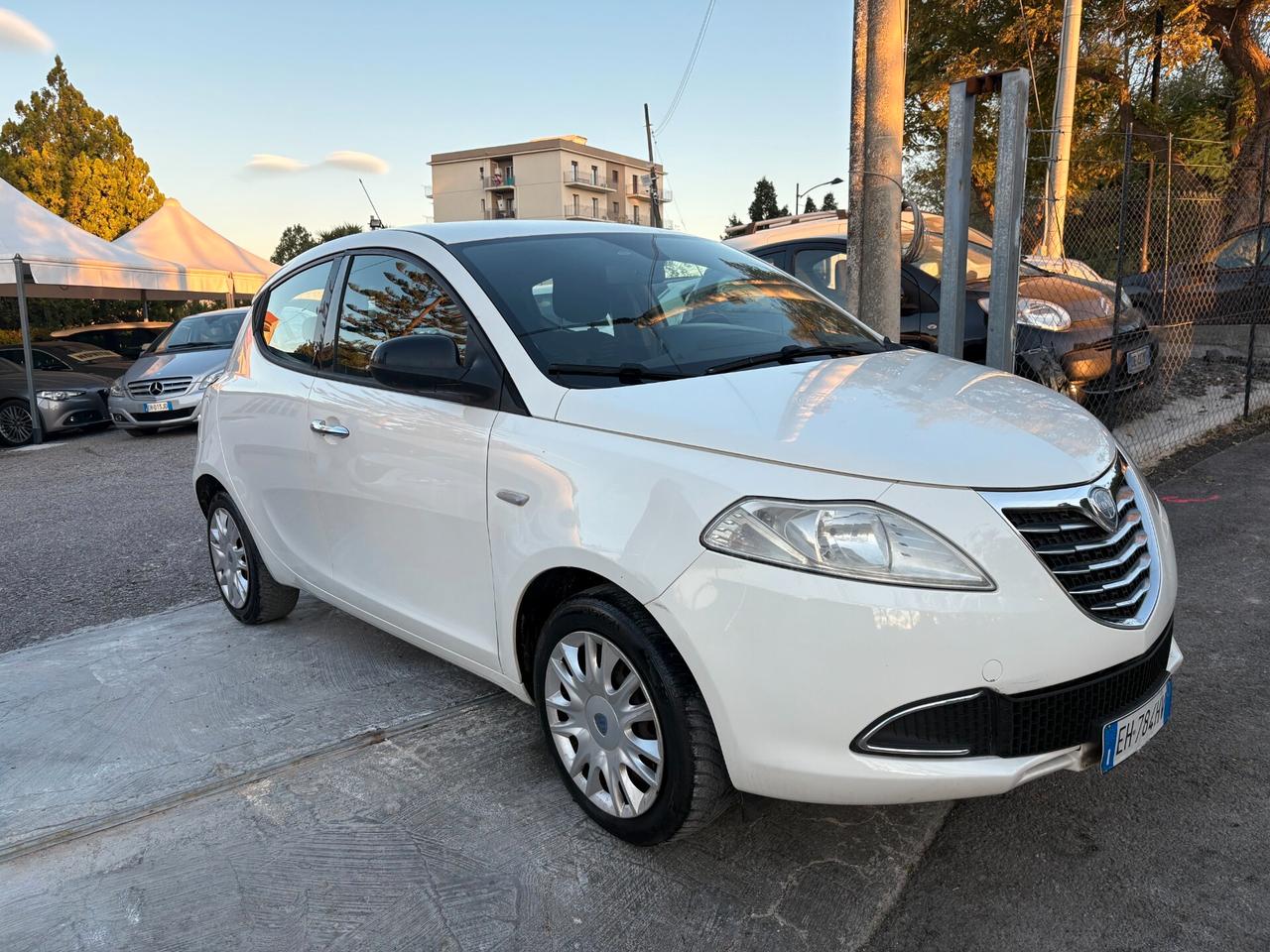 Lancia Ypsilon 1.2 69 CV 5 porte Silver