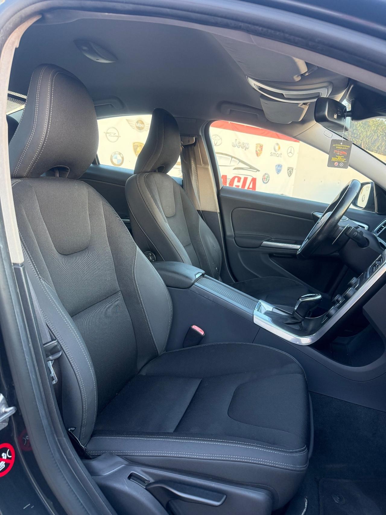 Volvo S60 D5 AWD Geartronic Momentum