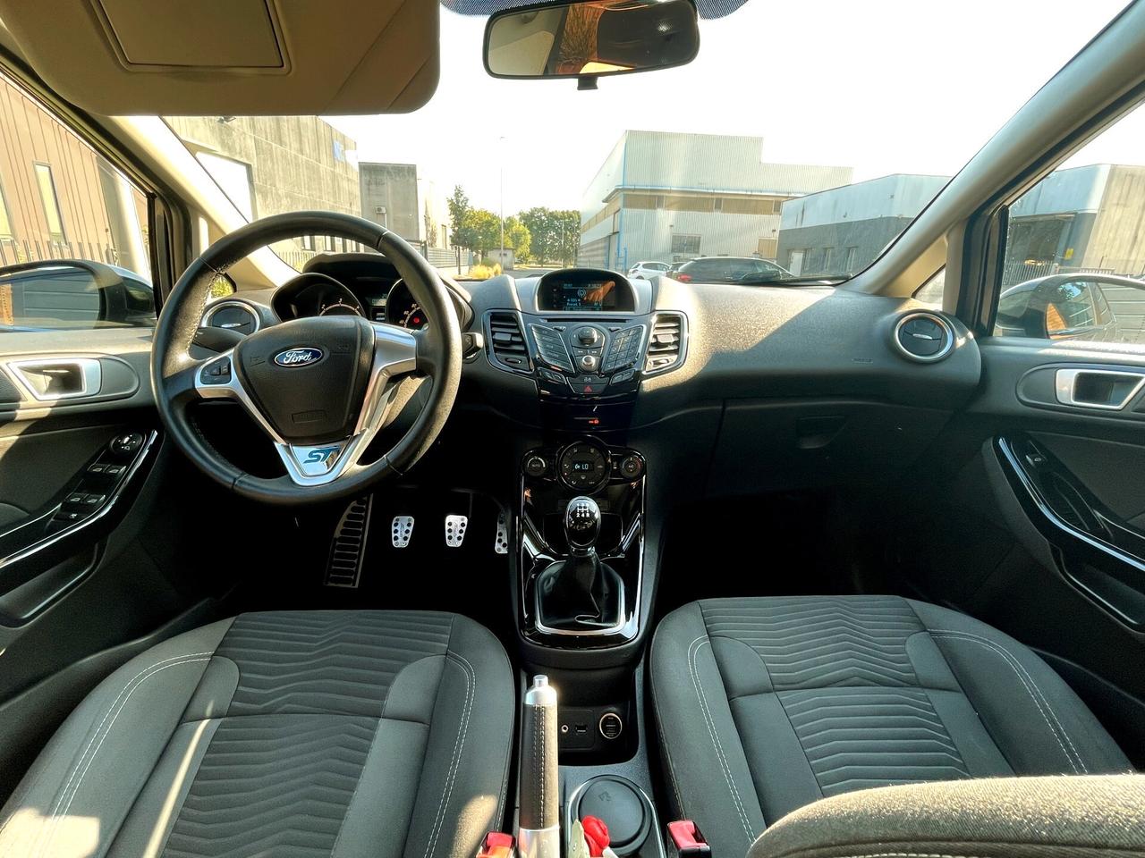 FORD FIESTA 1.5D-99000km-U.Prop-Titanium-2014