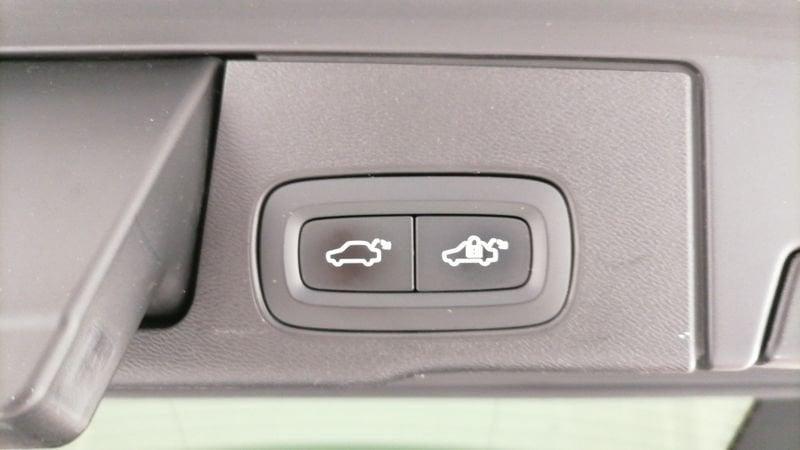 Volvo XC60 2.0 b4 Momentum Pro auto