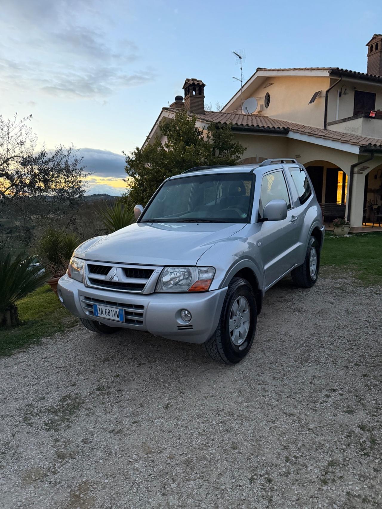 Mitsubishi Pajero 2.5 TDI 3p. Instyle