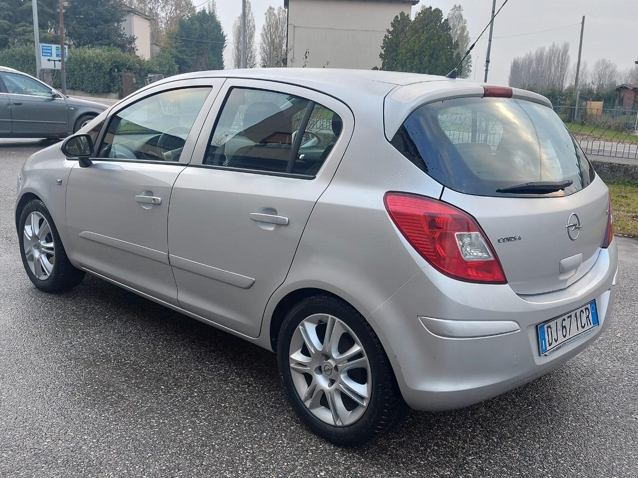 Opel Corsa 1.2 5 porte Cosmo B-GPL