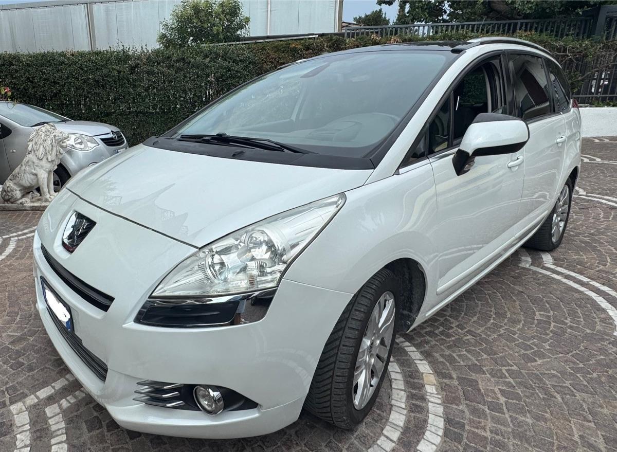 PEUGEOT 5008 1.6 HDi 112CV Allure Camb autom