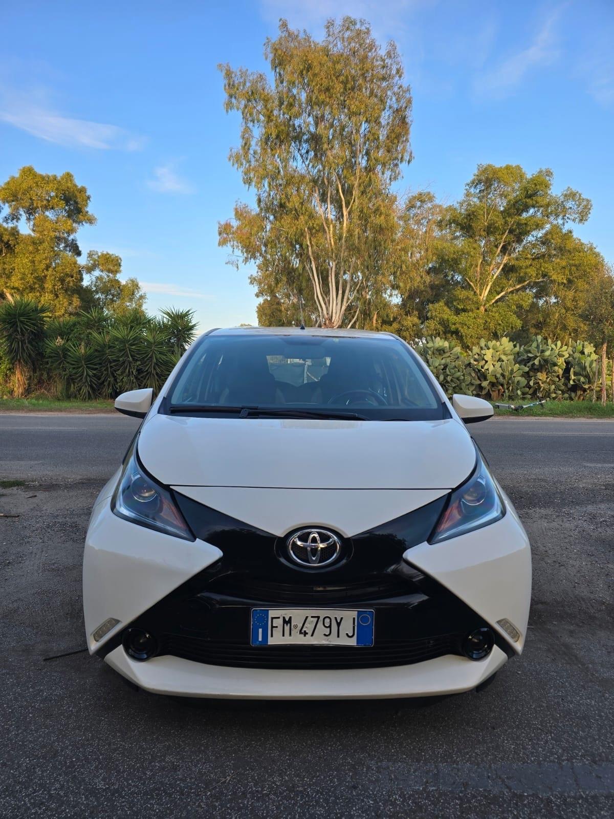 Toyota Aygo 1.0 VVT-i 69 CV 5 porte x-cite TSS MMT