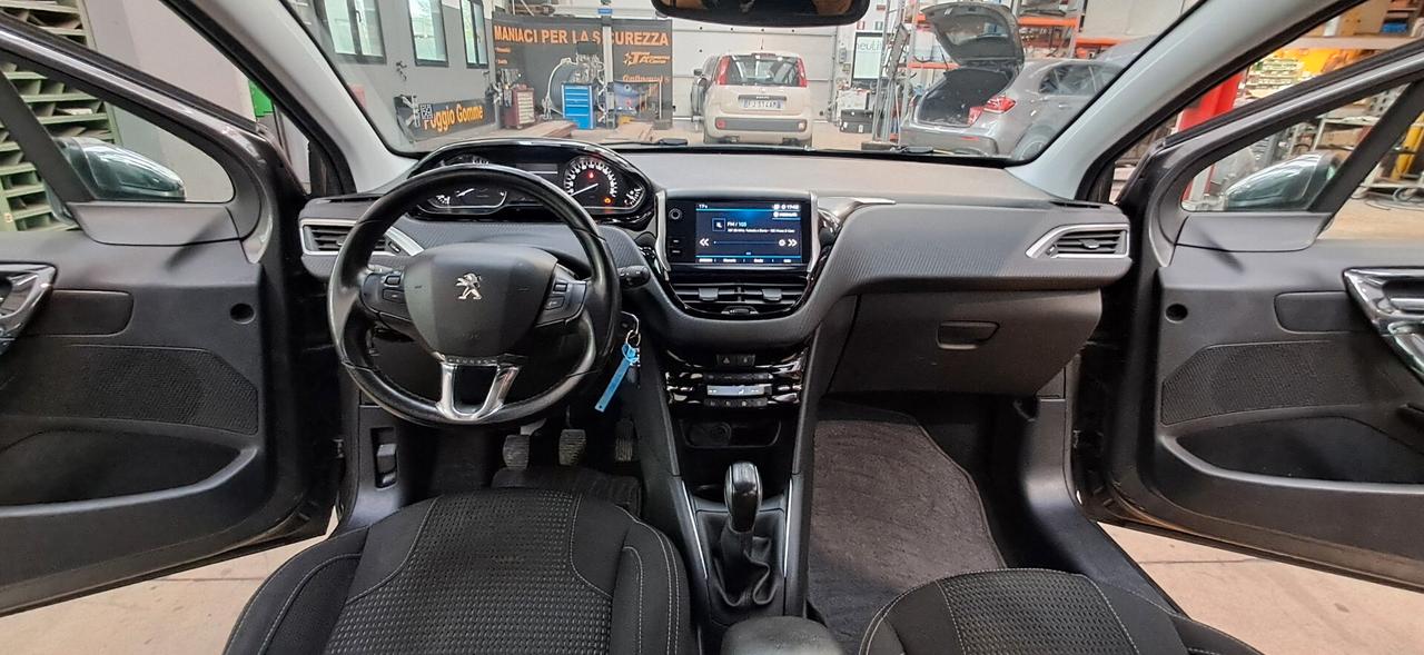 Peugeot 208 PureTech 1.2 km 0