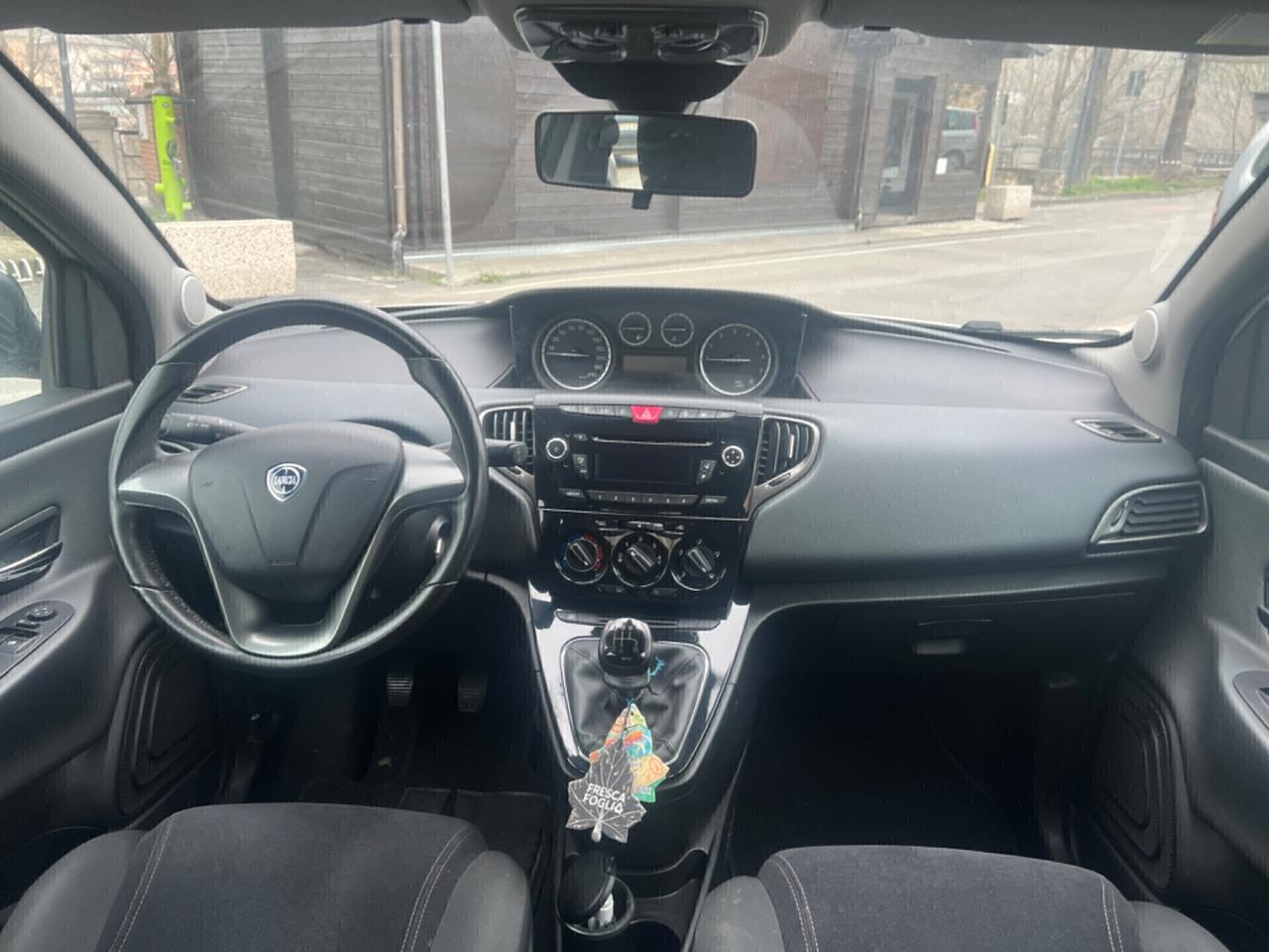 Lancia Ypsilon 1.2 69 CV 5 porte S&S Silver