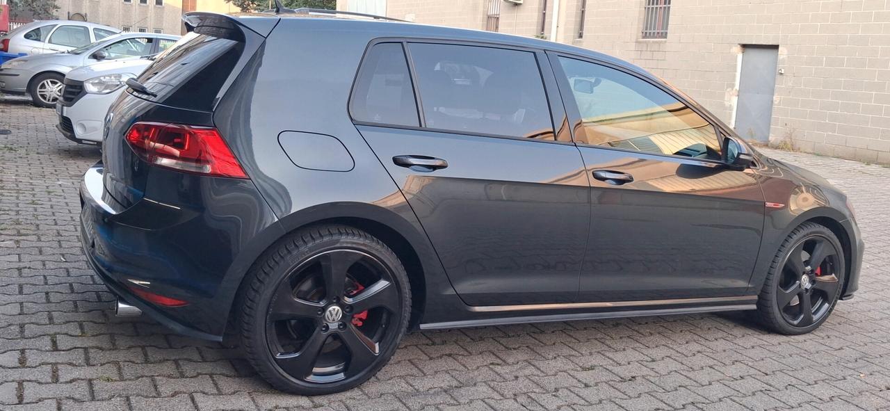 Volkswagen Golf GTI Performance 2.0 TSI DSG 5p. BlueMotion Technology