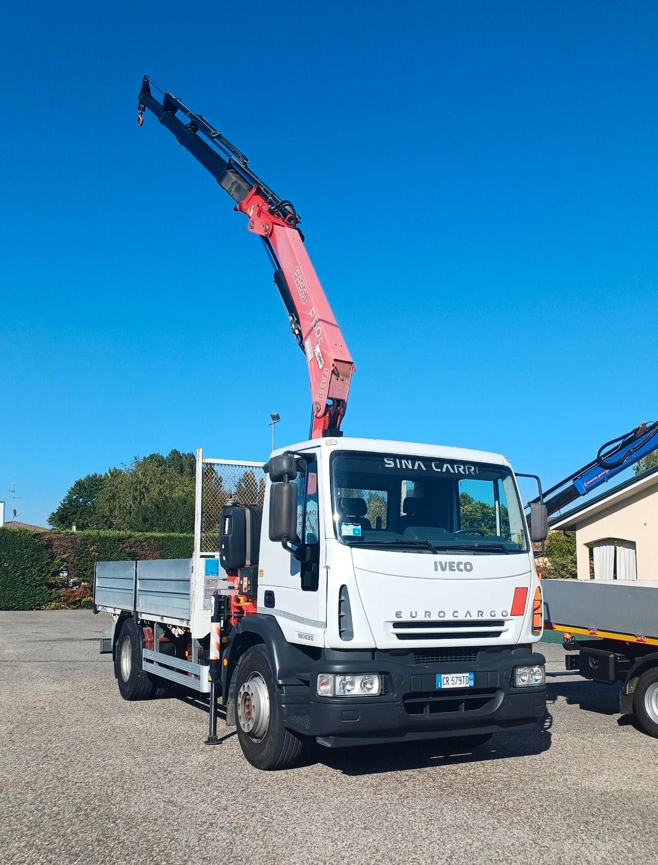 IVECO 180.28 GRU E CASSONE FISSO