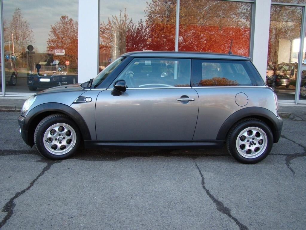 Mini 1.4 16V 75CV. One