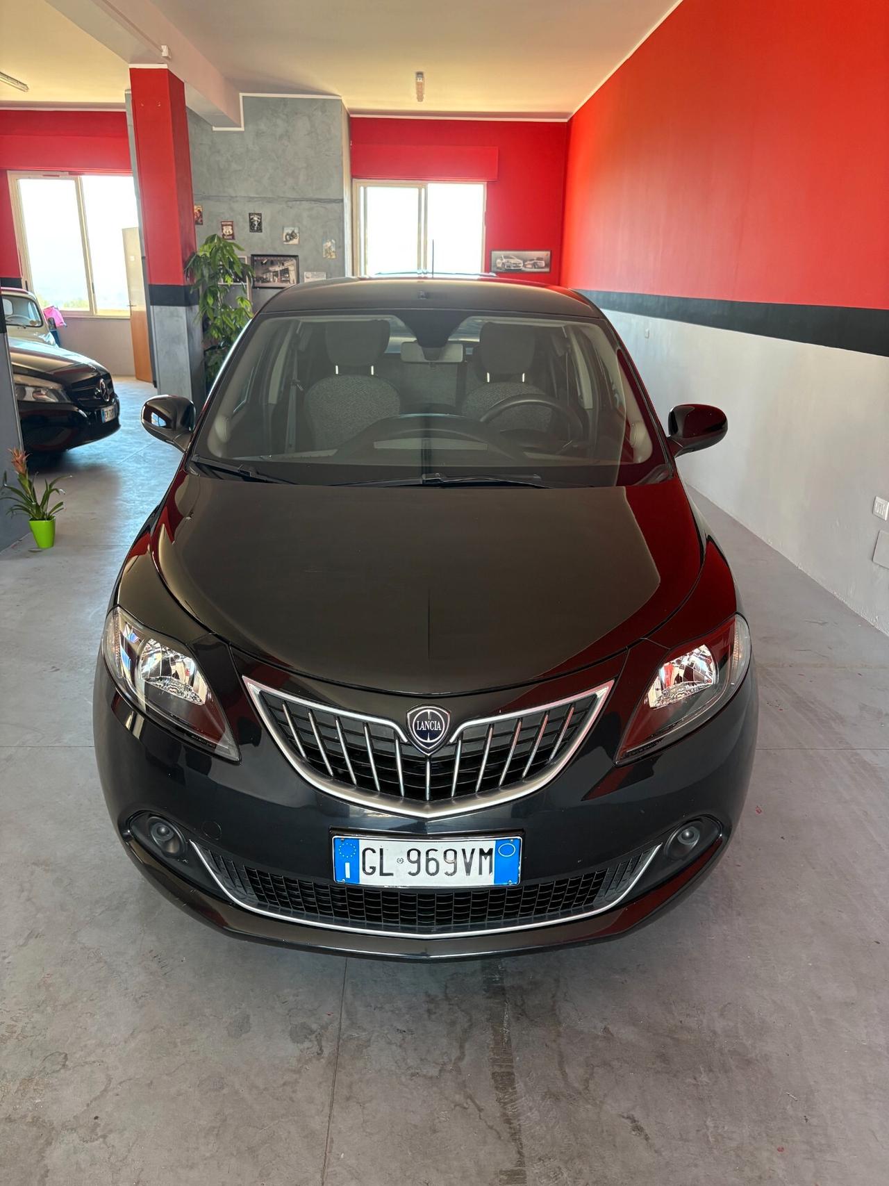Lancia Ypsilon 1.0 FireFly 5 porte S&S Hybrid Ecochic Silver