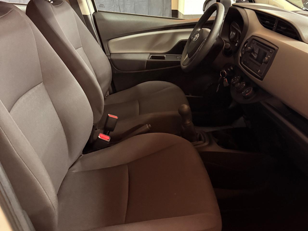 MERAVIGLIOSA TOYOTA YARIS, IN CONDIZIONI DA VETRINA CON SOLI 2930 KM