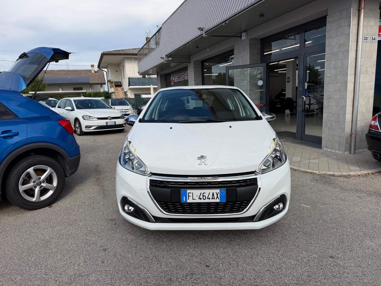 Peugeot 208 1.2 benzina Neopatentati