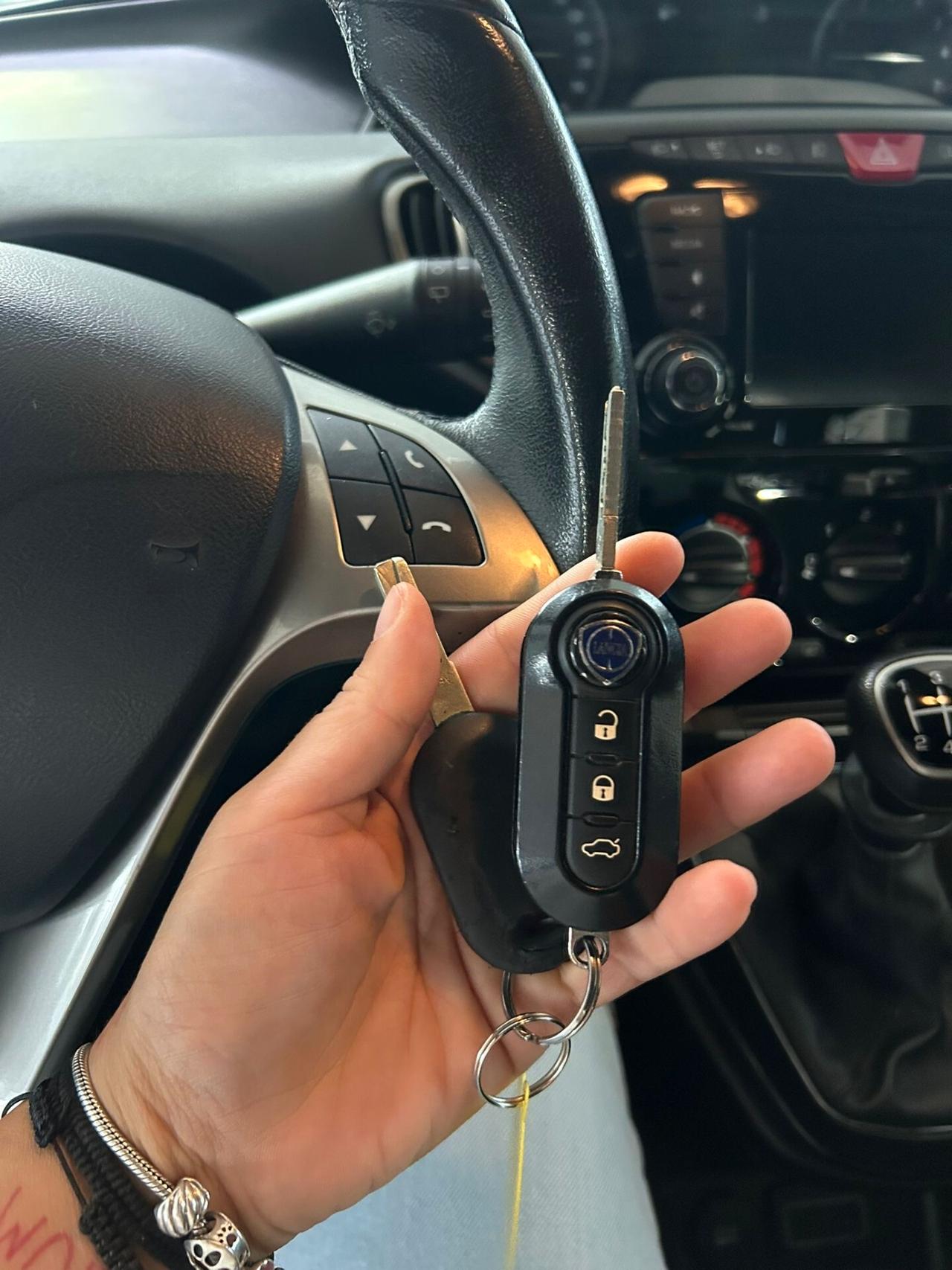 Lancia Ypsilon 1.2 69 CV 5 porte Gold