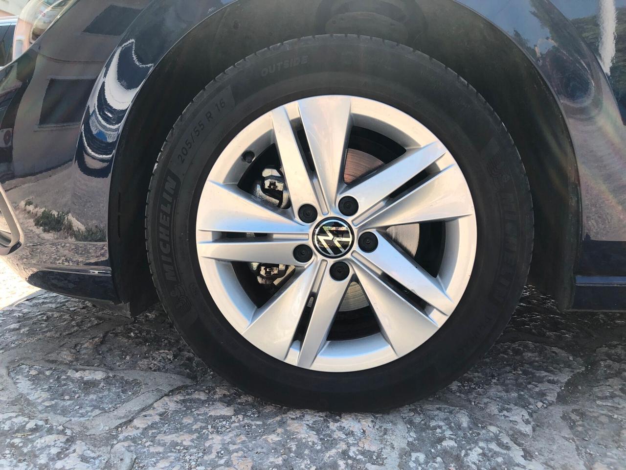 Volkswagen Golf 1.0 TSI EVO Life ADATTA A NEOPATENTATI