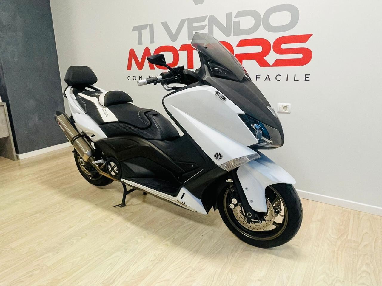 YAMAHA TMAX 530 Black and White