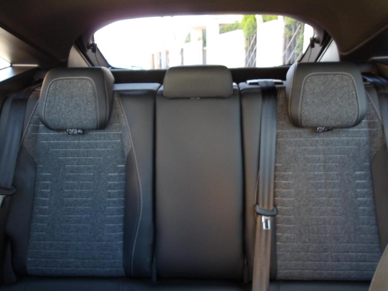 PEUGEOT 3008 Hybrid 145 e- DCS6 Allure