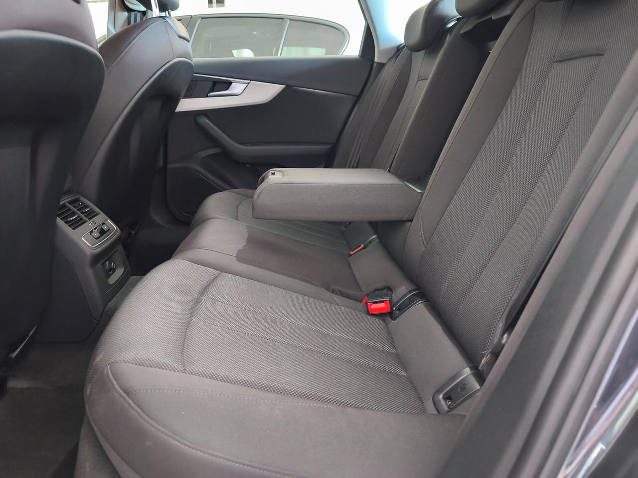 Audi A4 Avant 35 TDI/163 CV Mhev -S tronic Business Advanced