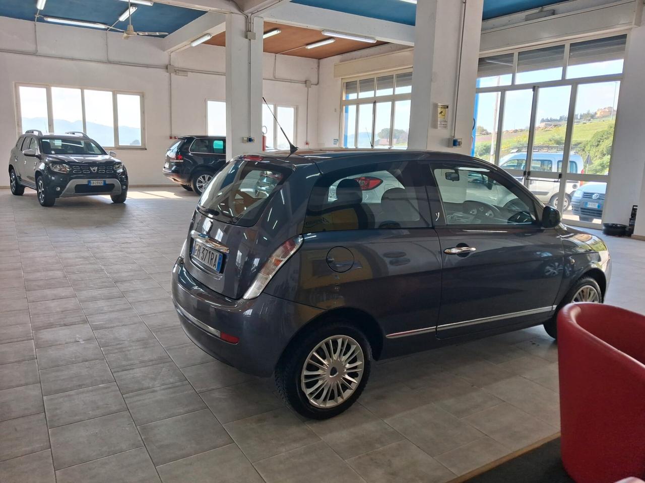 Lancia Ypsilon 1.3 MJT 75 CV Unyca