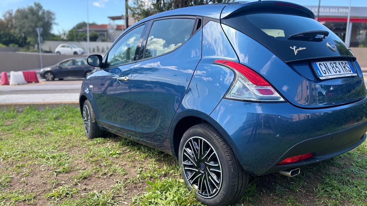 Lancia Ypsilon 1.0 FireFly 5 porte S&S Hybrid Gold
