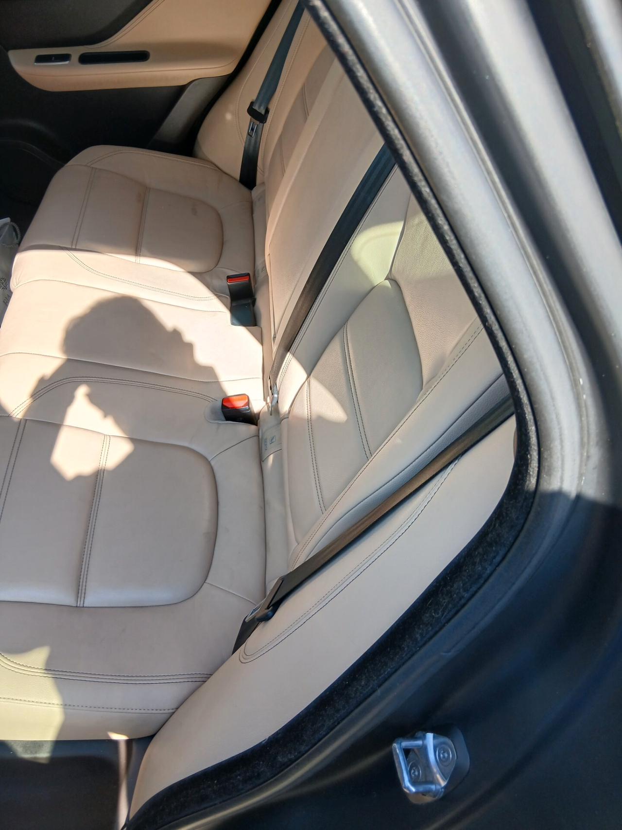 Jaguar F-Pace 2.0 D 180 CV Portfolio