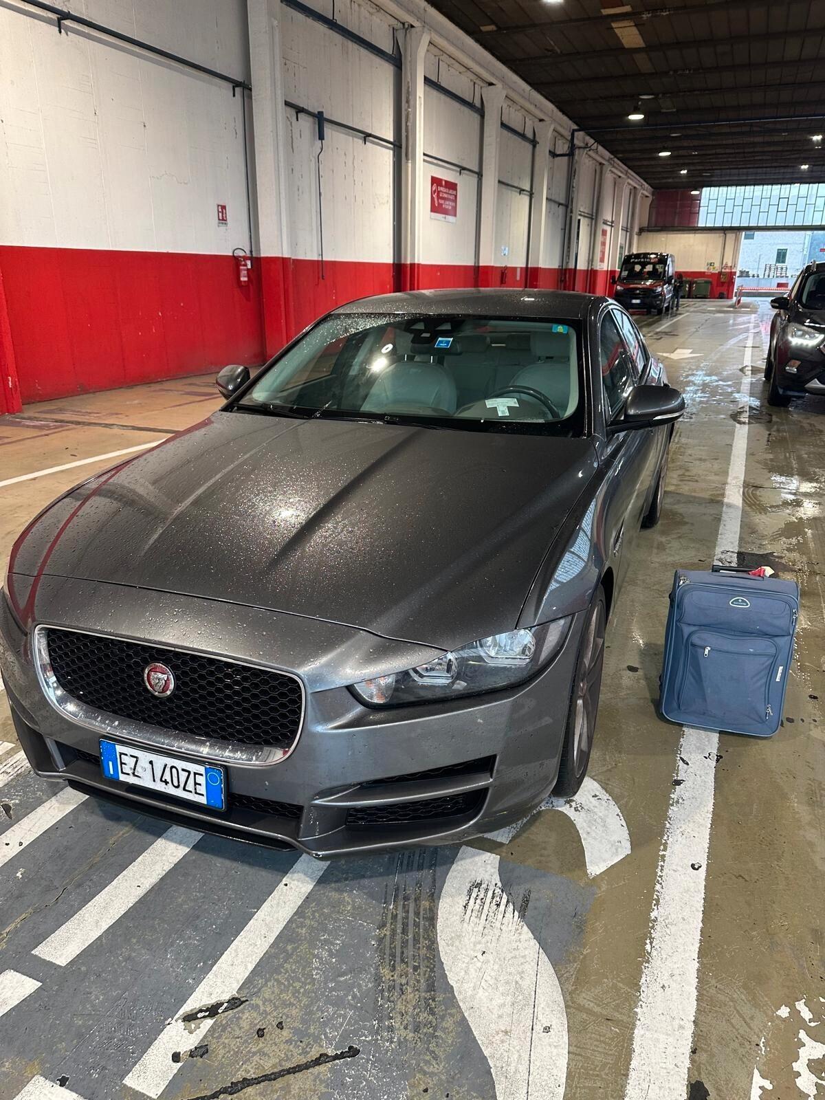 JAGUAR XE 2,0 180CV- AUTOMATICA-EURO 6- MOTORE NUOVO