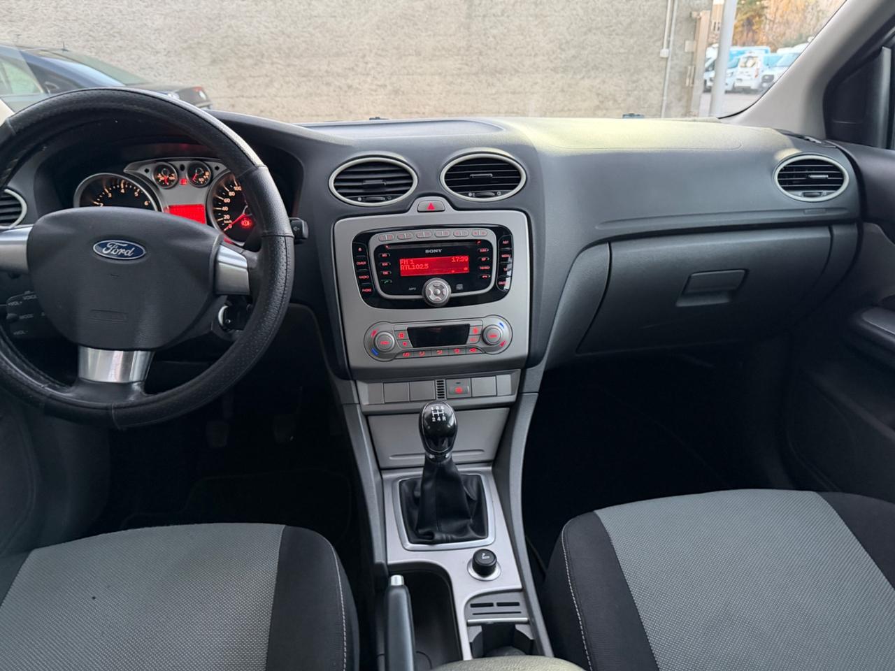 Ford Focus 1.6 benzina EURO5A NEOPATENTATI-FAMIGLIARE