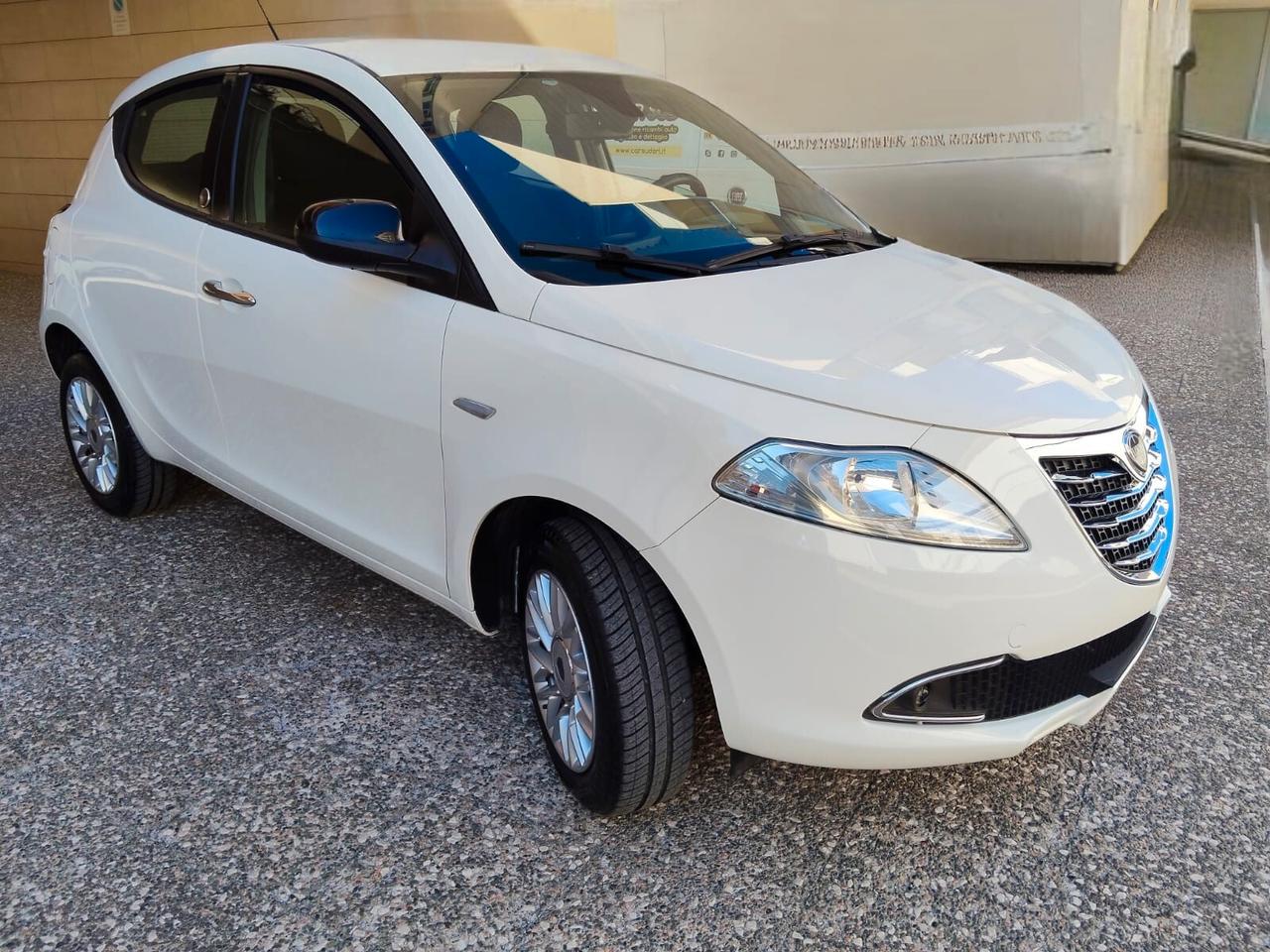 Lancia Ypsilon 0.9 TwinAir 85 cv Metano Ecochic Gold