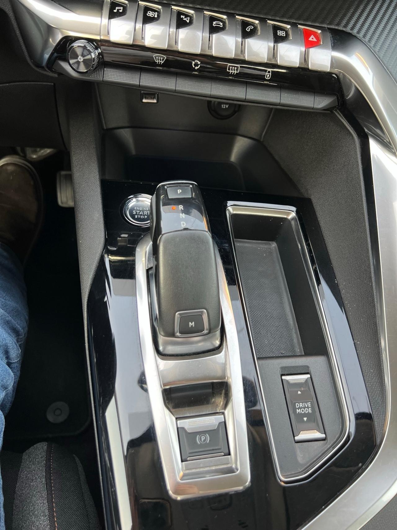 Peugeot 3008 BlueHDi 130 2021