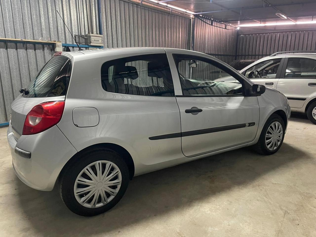 Renault Clio NEOPATENTATI