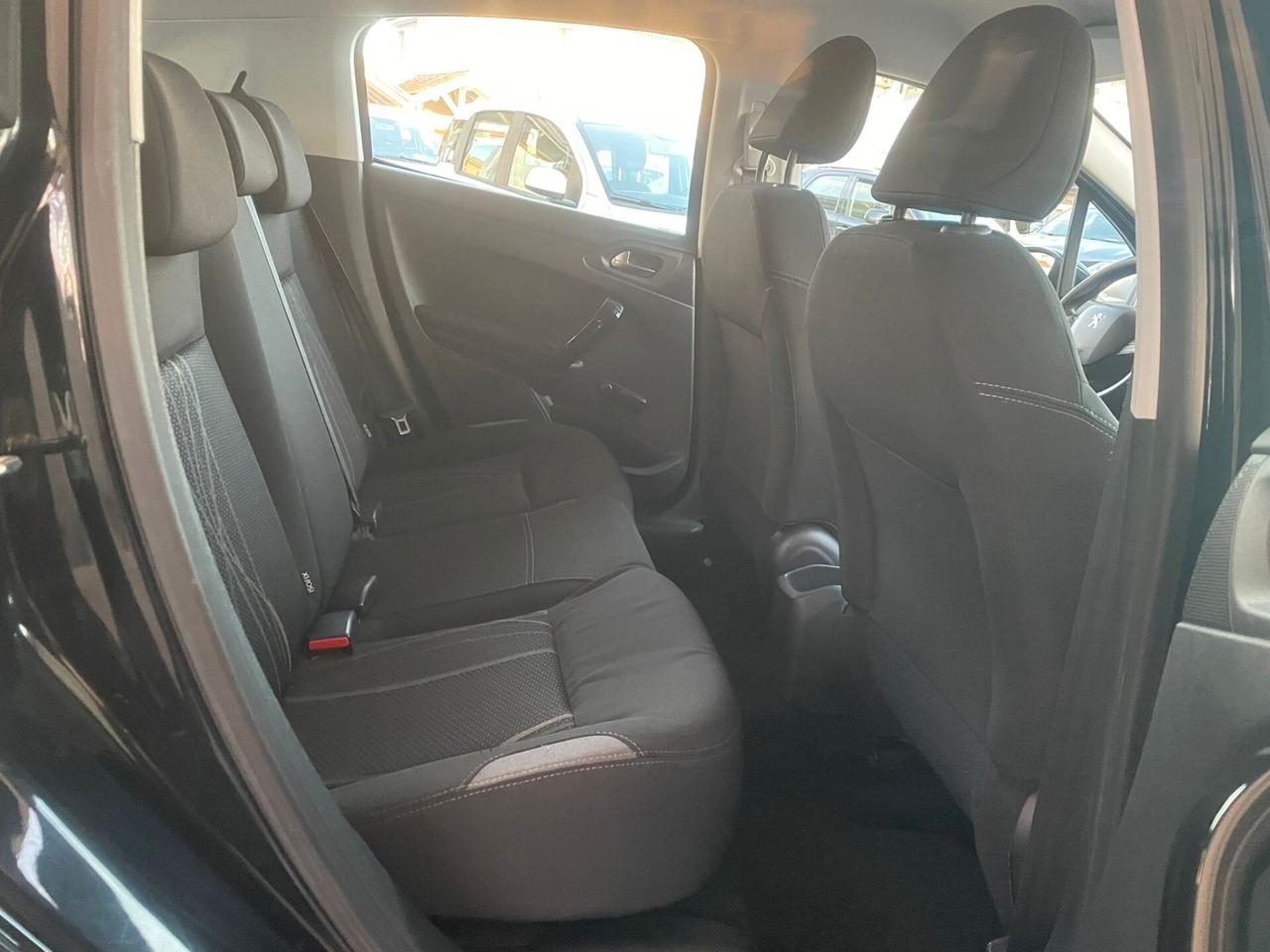 Peugeot 208 1.4 HDi 68 CV 5 porte Allure