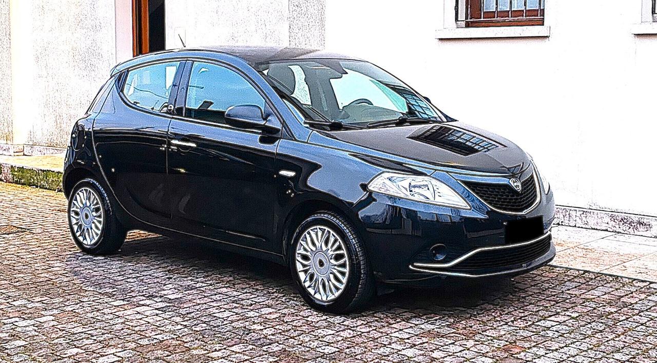 Lancia Ypsilon 1.2 69 CV 5 porte GPL Ecochic Silver