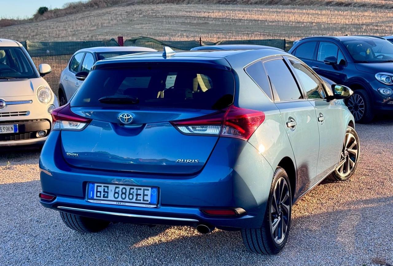 Toyota Auris 1.6 D-4D Lounge