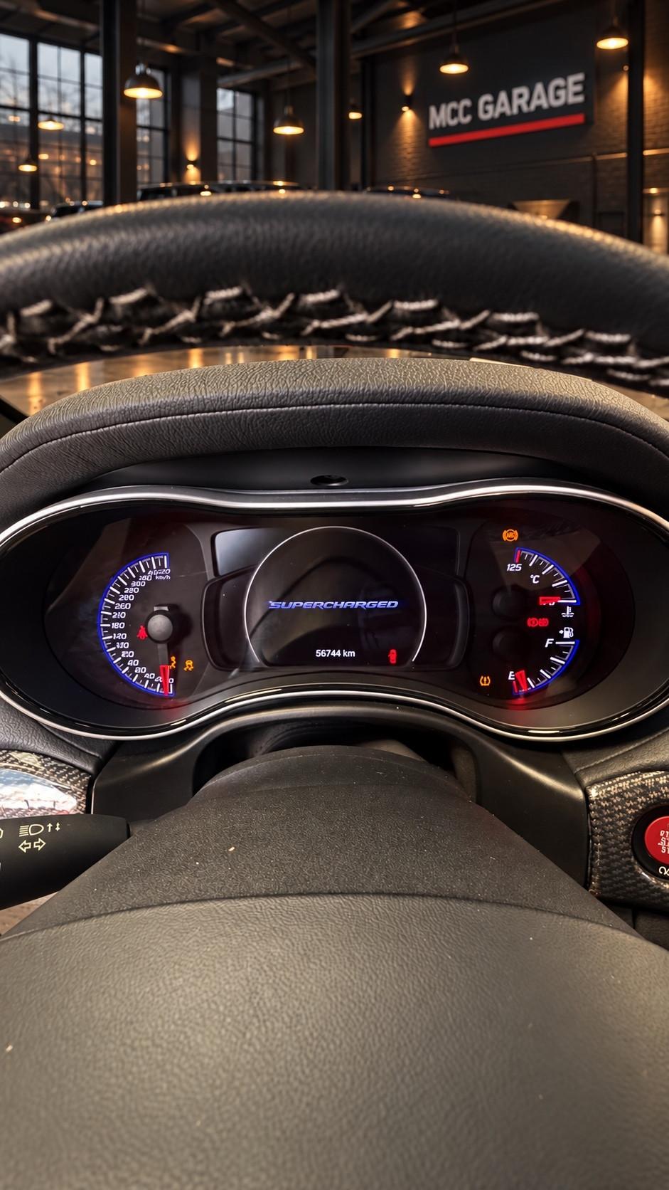 Jeep Grand Cherokee trackhawk 6.2 supercharged