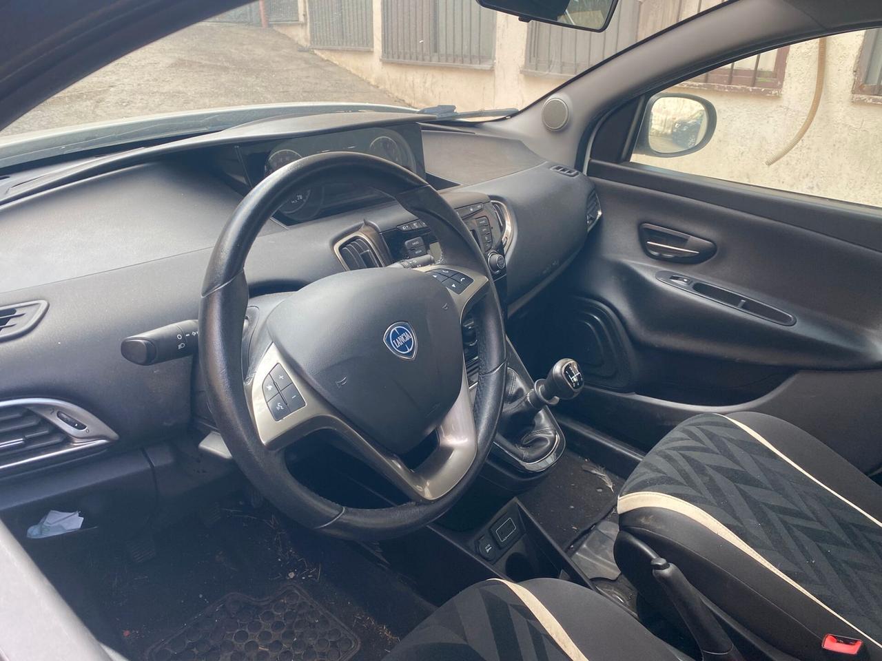 Lancia Ypsilon 1.2cc benzina(PRIVATO)-2017