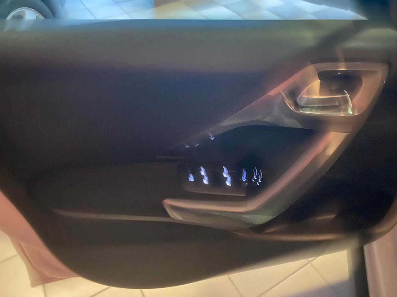 Peugeot 2008 BlueHDi 100 S&S Allure