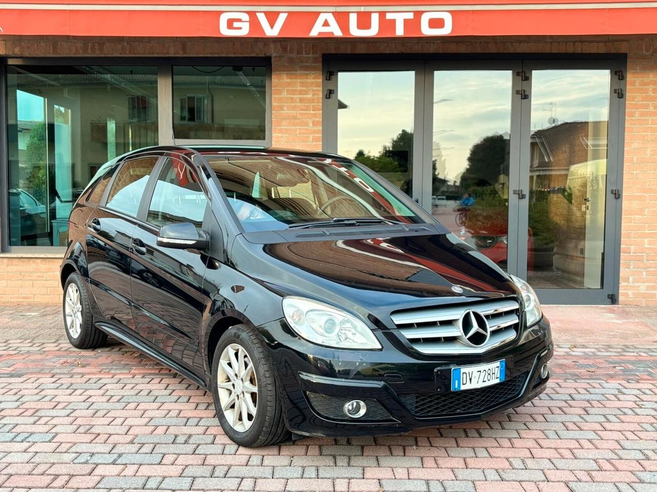 Mercedes-benz B 180