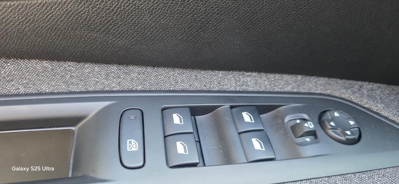 Peugeot 5008 1.5 Diesel 7 posti Automatica