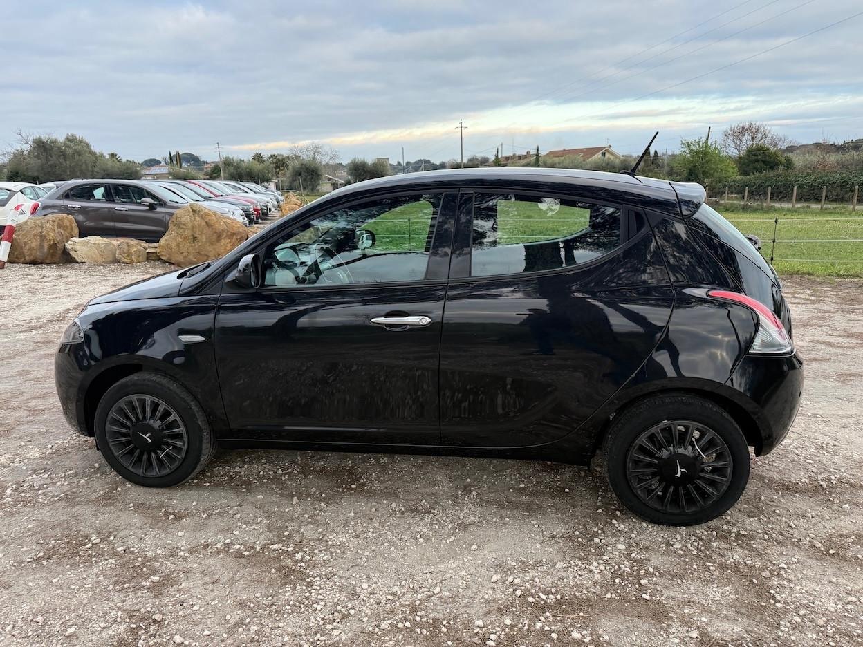 Lancia Ypsilon 1.0 FireFly 5 porte S&S Hybrid Gold