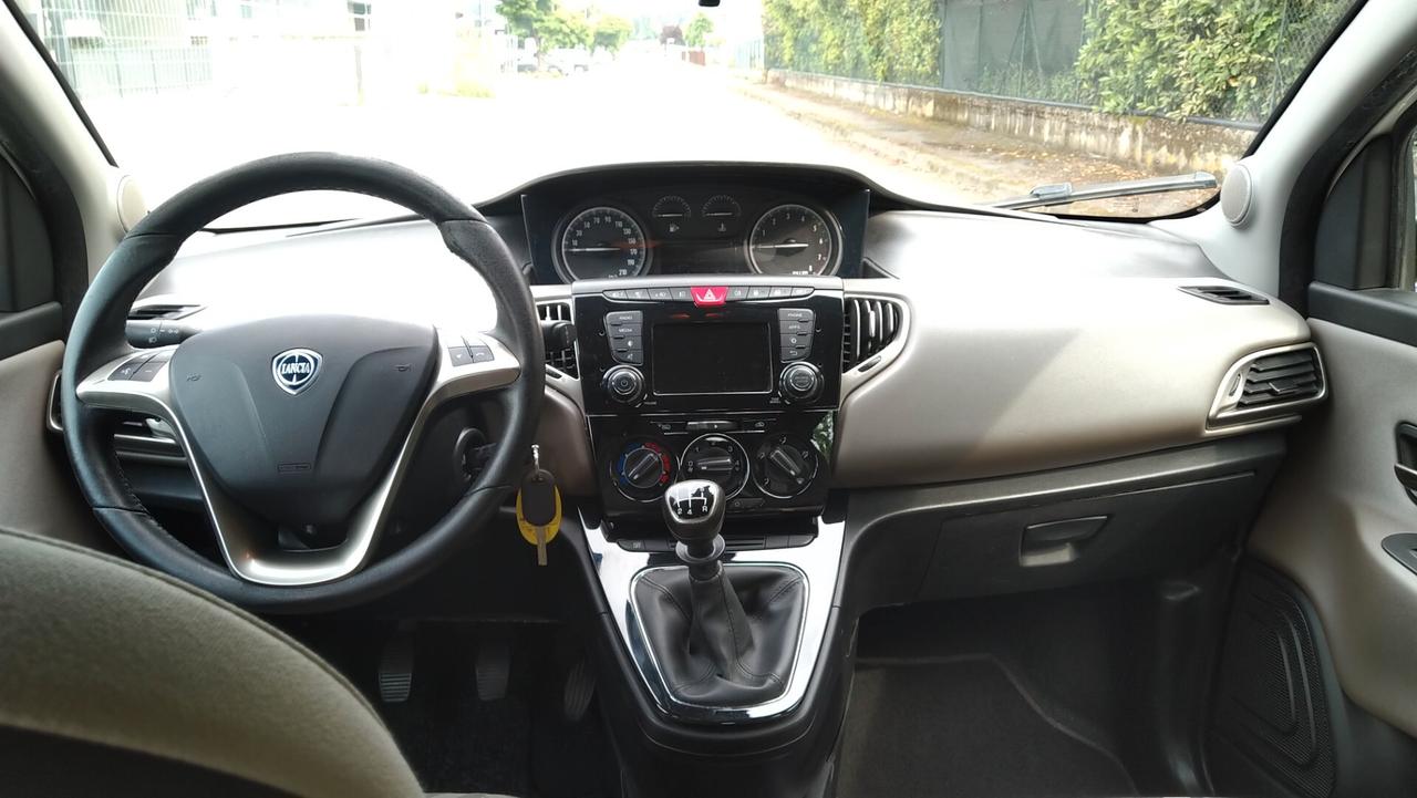 Lancia Ypsilon 0.9 TwinAir 85 CV 5 porte Metano Ecochic Platinum