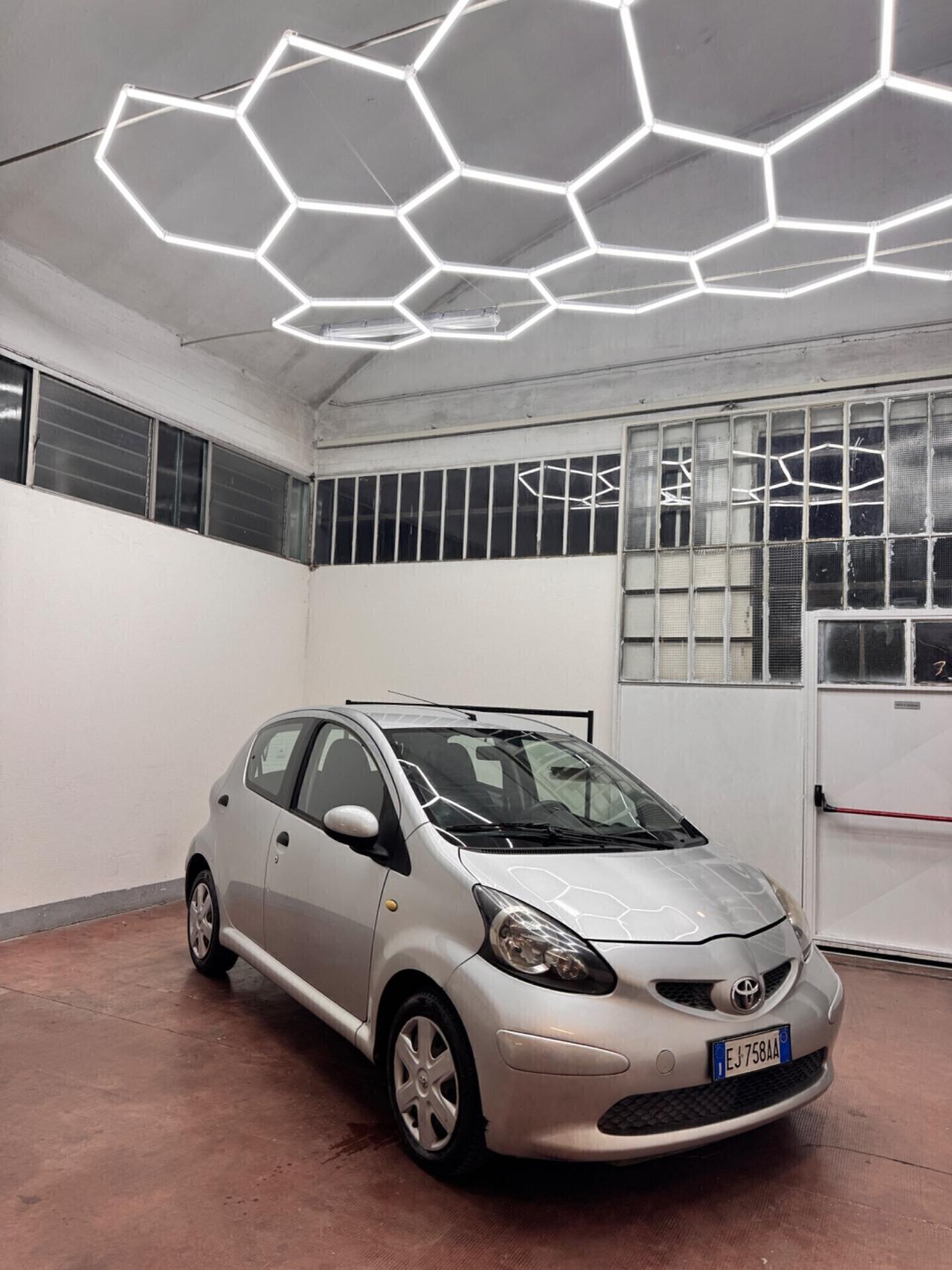 Toyota Aygo 1.0 12V VVT-i 5 porte Deep Ocean Connect