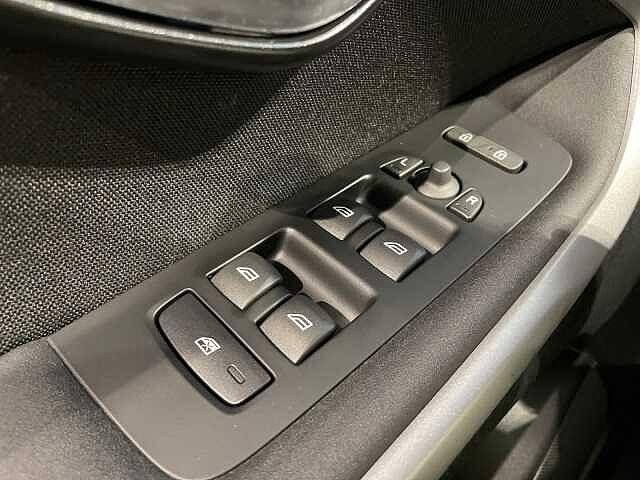 Volvo V40 2.0D 120CV Business - NEOPATENTATI