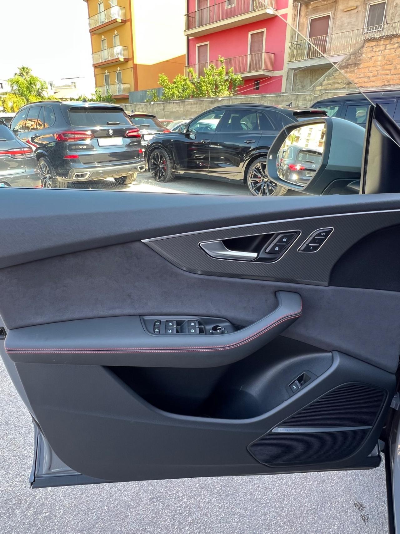 Audi RS Q8 performance possibilità noleggio no scoring
