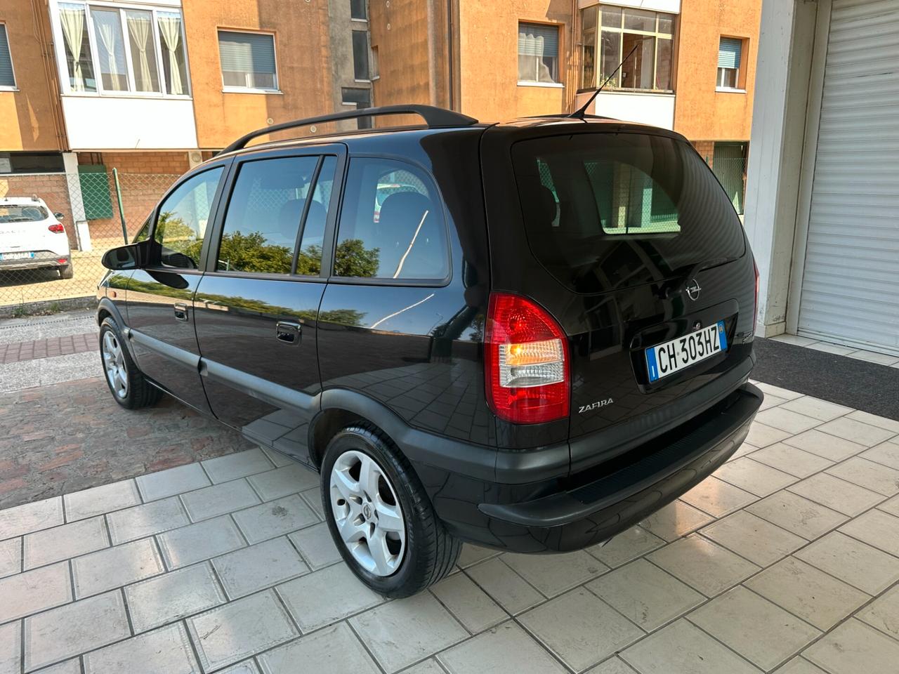 Opel Zafira 2.0 DTI 7 POSTI (12 RATE)